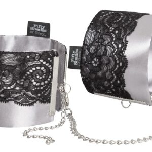Handfessel „Play Nice Satin & Lace Wrist Cuffs“, verstellbar