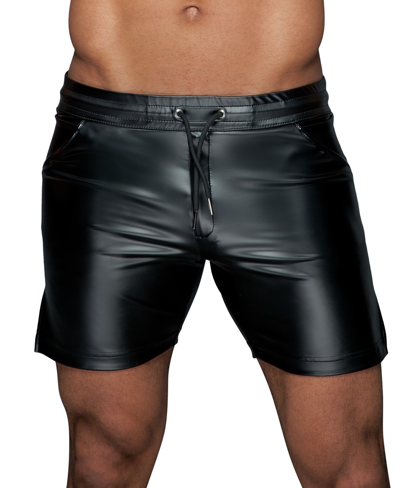 Shorts „Missbehaved“ im Powerwetlook